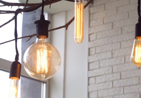 vintage hanging light bulbs